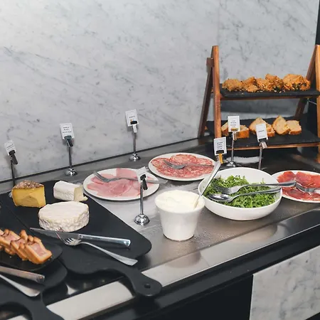 Mercure Centre Hotel 4*