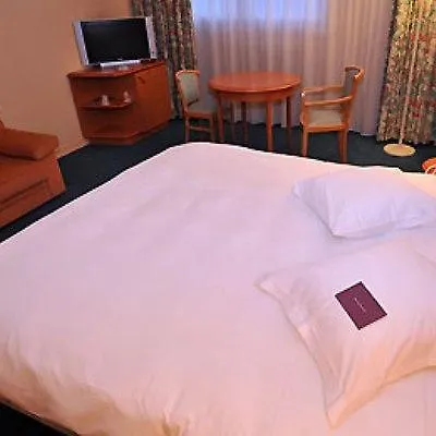 Mercure Centre Hotel 4*